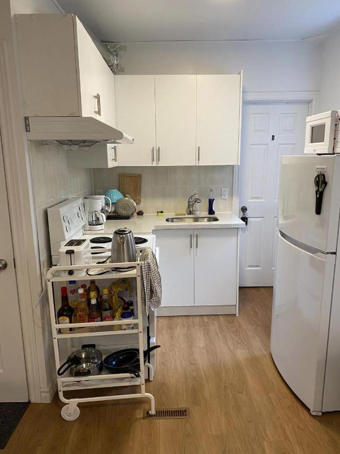 Double Room With Shared Bathroom 536B Торонто Экстерьер фото